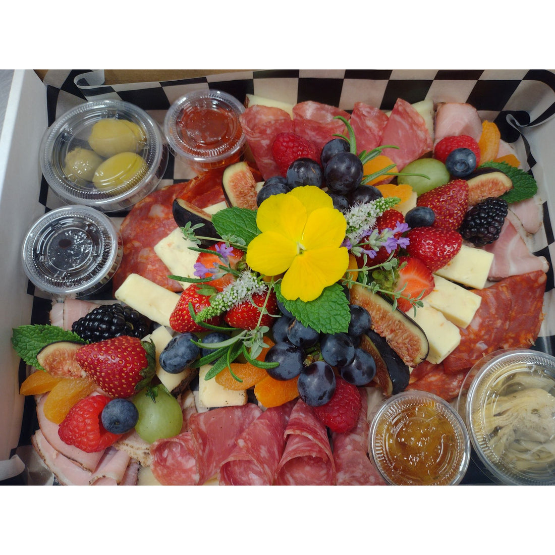 Charcuterie Box to Go! MEDIUM