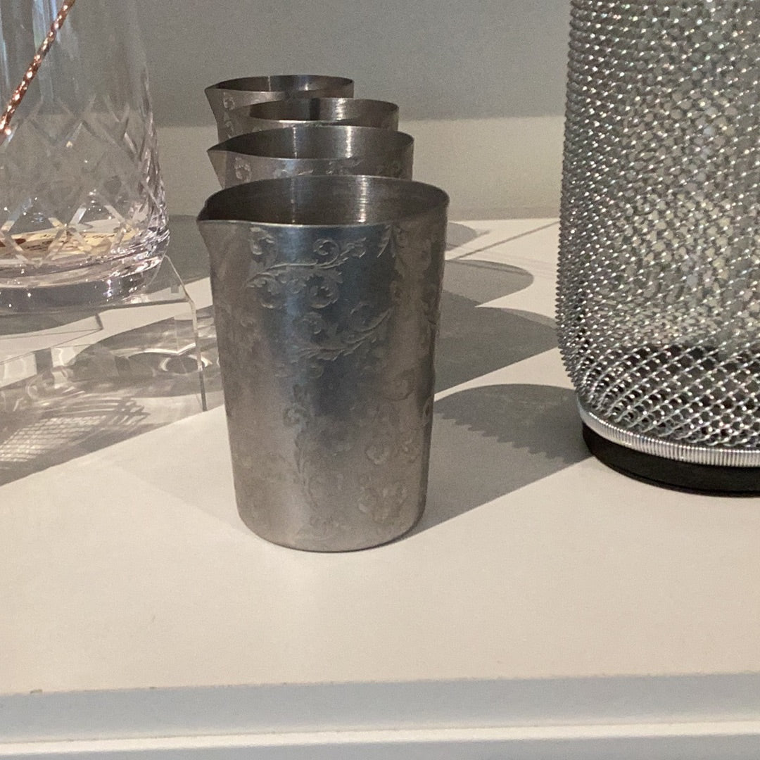 Etched mixing cup